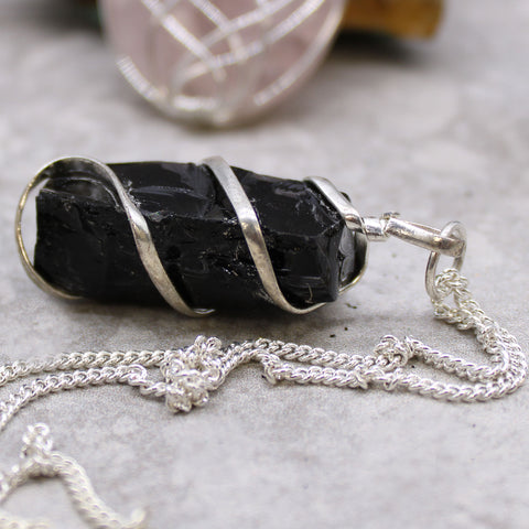 Halsband med svart onyx – kaskadtråd