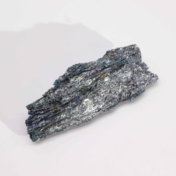 Titanbehandlad Kvartskristall – Regnbågstoner (ca 40–80 g, 7–10 cm)