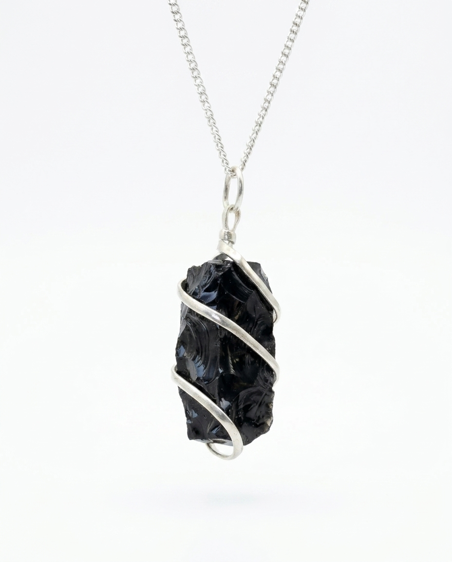 Halsband med rå svart onyx och dekorativ kaskadtråd