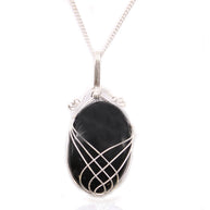 Halsband med svart onyx och dekorativ swirltråd