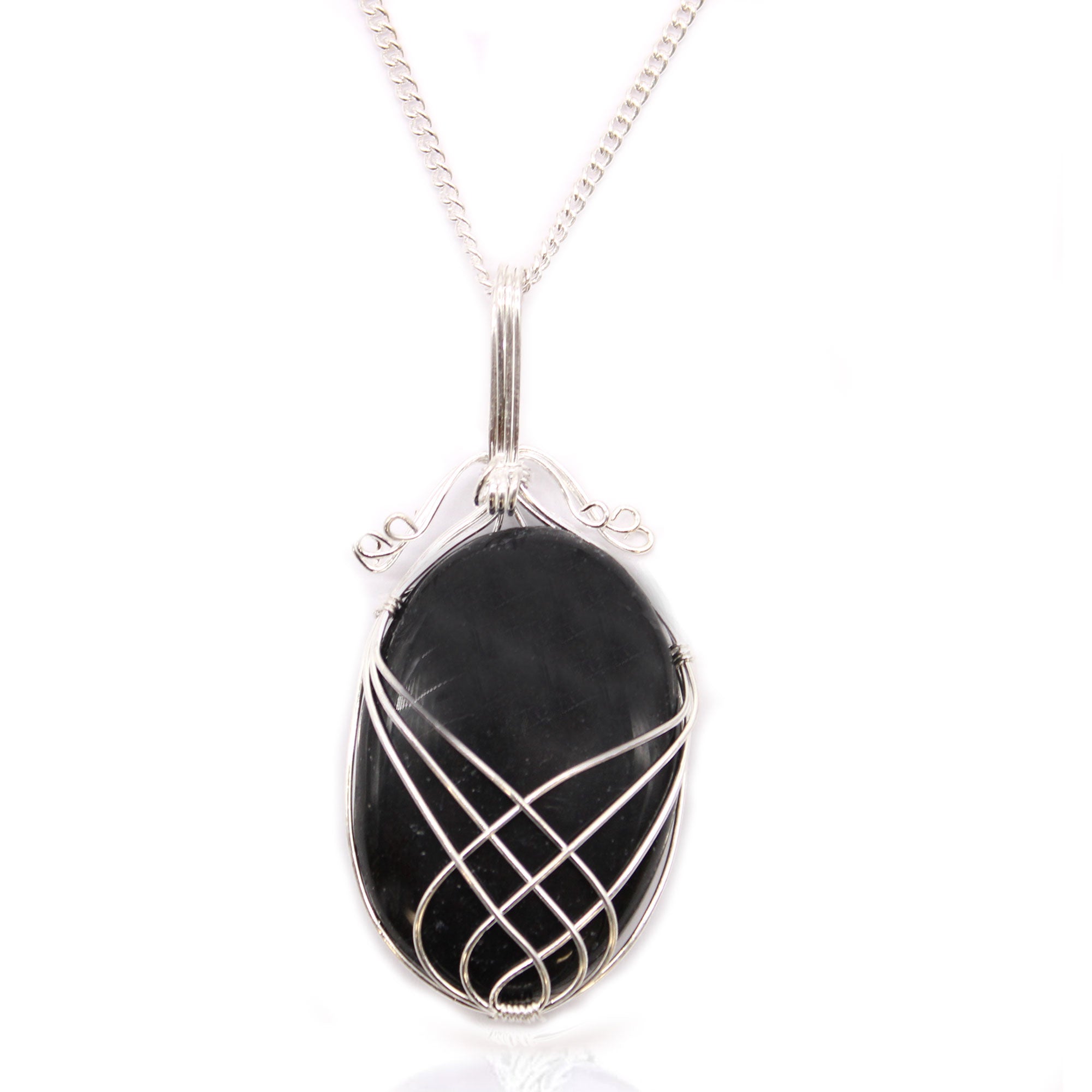Halsband med svart onyx och dekorativ swirltråd