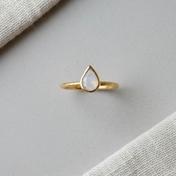 Justerbar ring med månsten · DAMIA