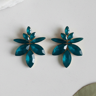 Blomformade örhängen i tealgrönt vintageglas