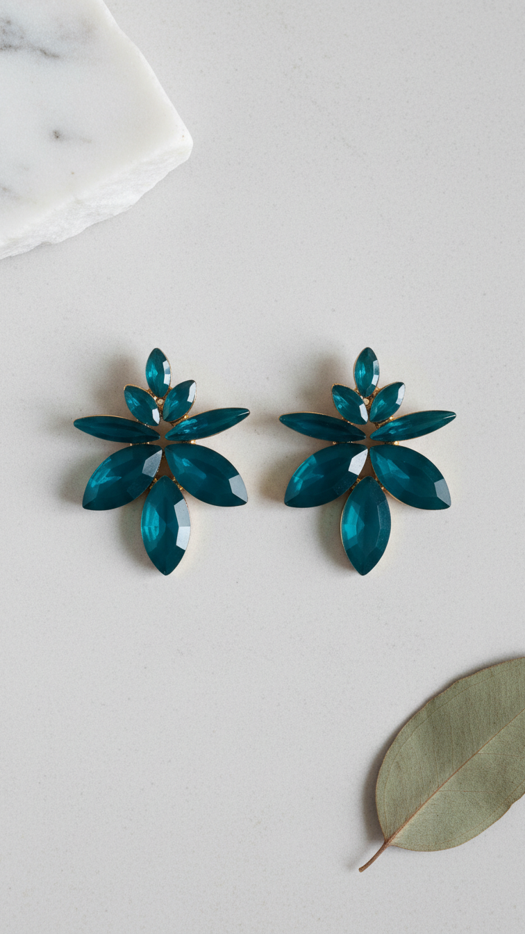 Blomformade örhängen i tealgrönt vintageglas
