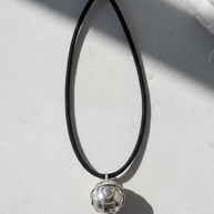 Halsband med silveränglaklocka – kärlek 12 mm