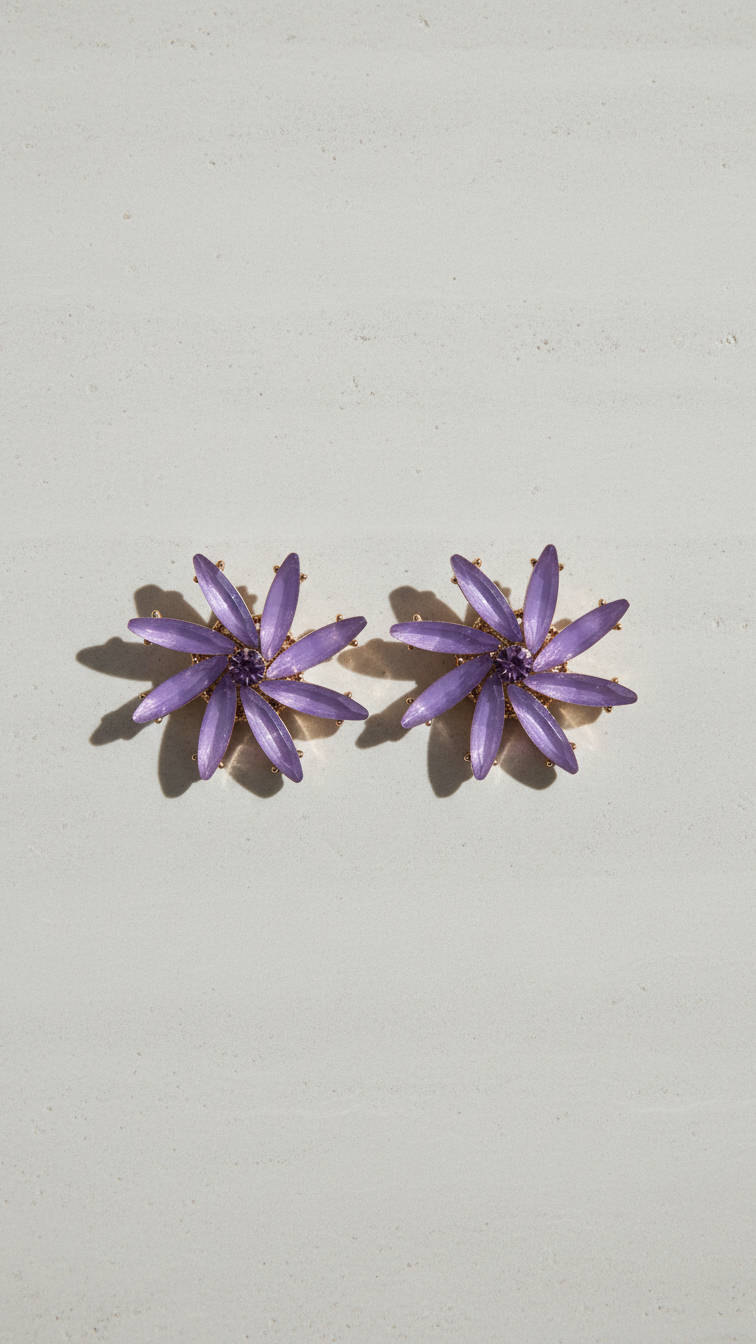 Blomformade örhängen i vintageglas · Lavendel