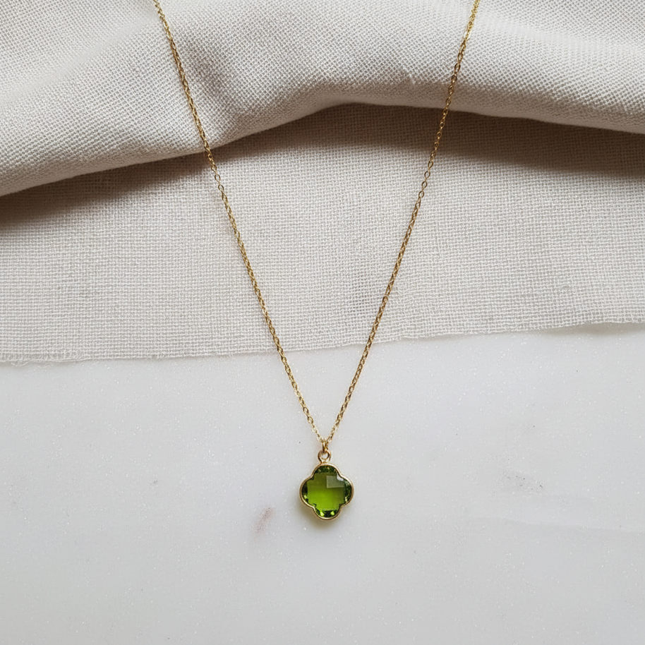 Halsband med peridot · Subhagya