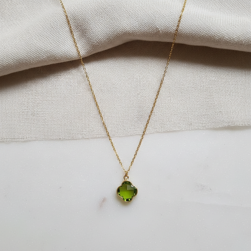 Halsband med peridot · Subhagya