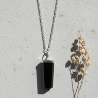 Halsband med svart agat – platt kristallspets