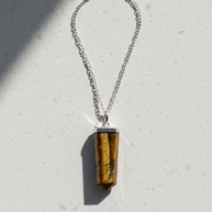 Halsband med tigeröga – platt kristallspets