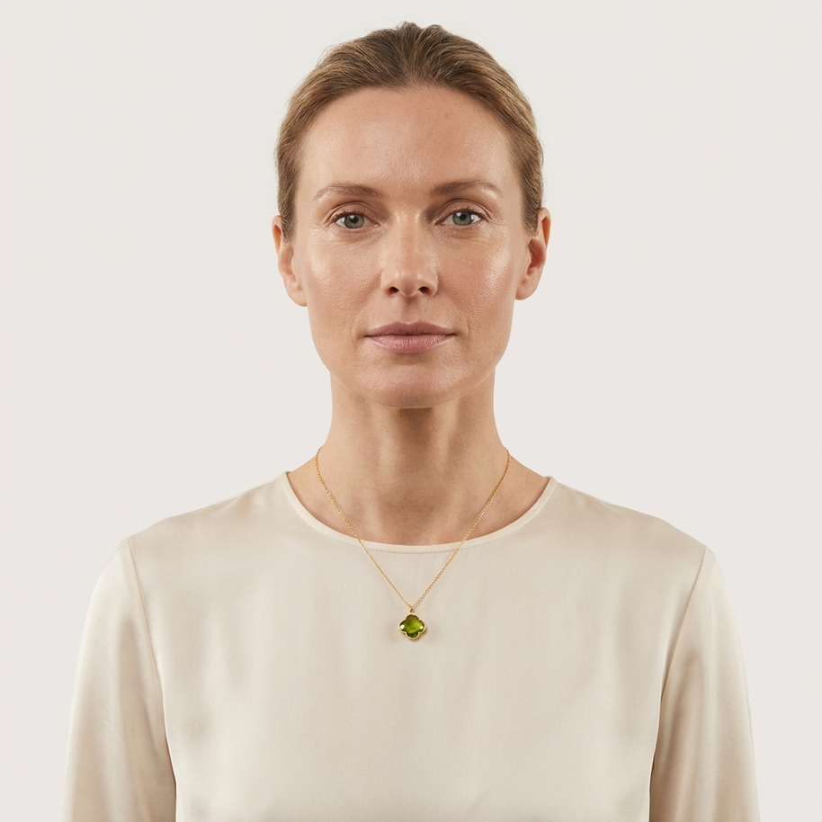 Halsband med peridot · Subhagya