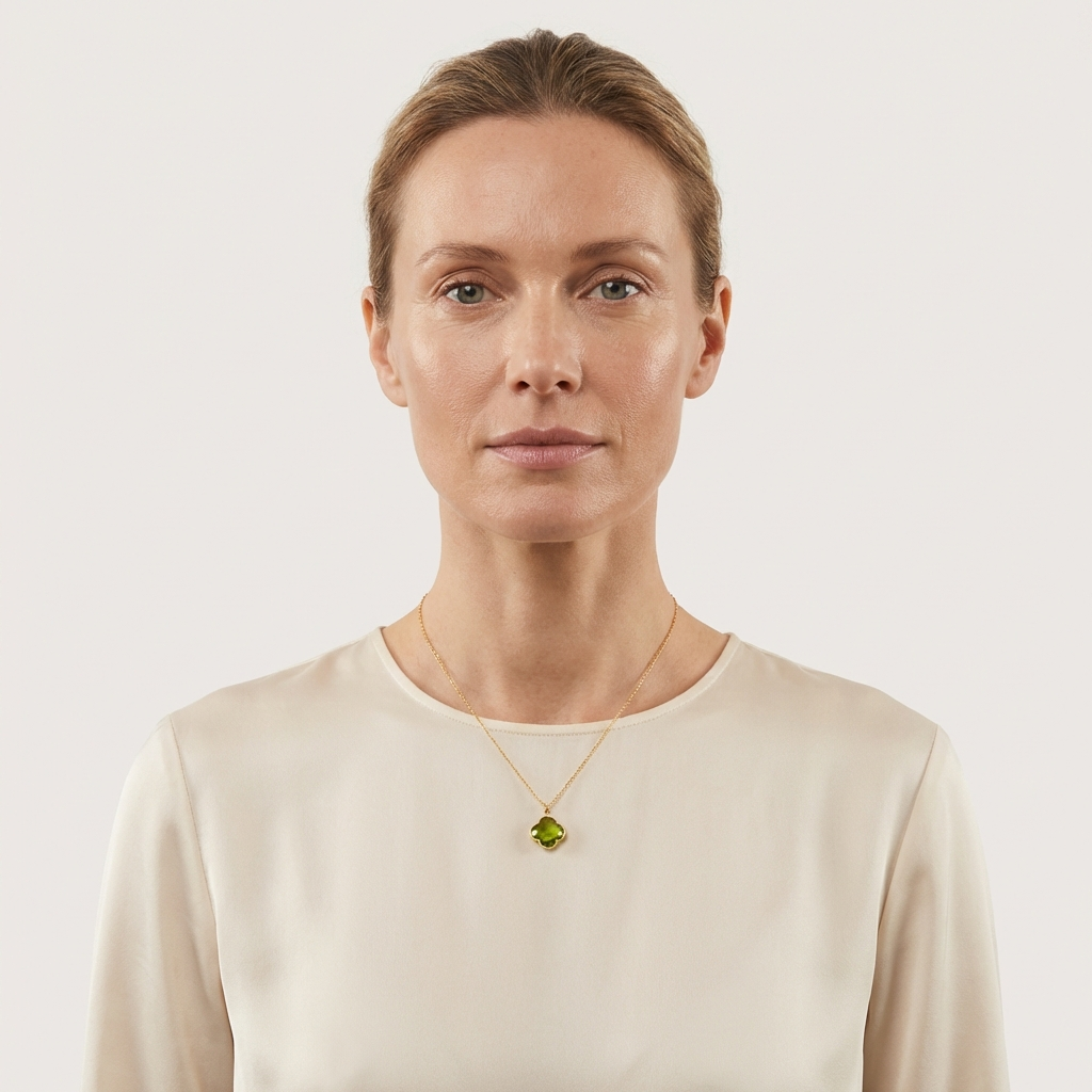 Halsband med peridot · Subhagya