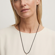 Halsband med äkta löv – symboliskt naturhänge