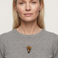 Halsband med tigeröga – ängelhänge