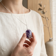 Halsband med ametist – swirltråd