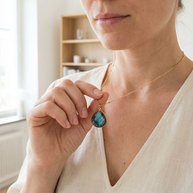 Halsband med labradorit i rostfritt stål