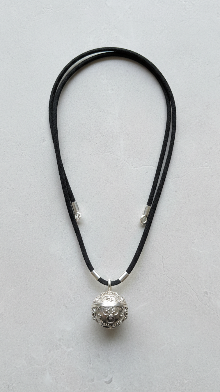Halsband med silveränglaklocka – tro 12 mm