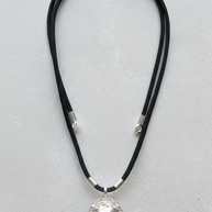 Halsband med silveränglaklocka – tro 12 mm