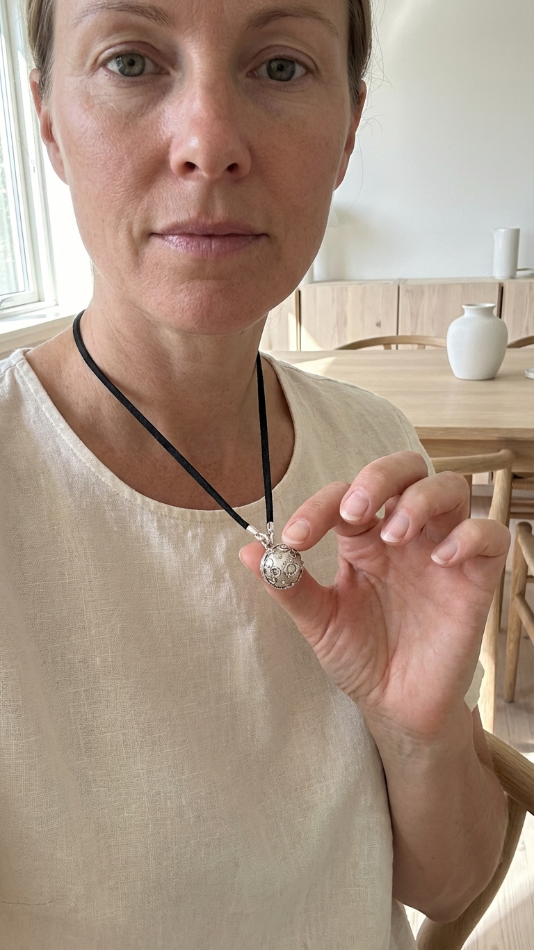 Halsband med silveränglaklocka – tro 12 mm