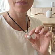 Halsband med silveränglaklocka – tro 12 mm