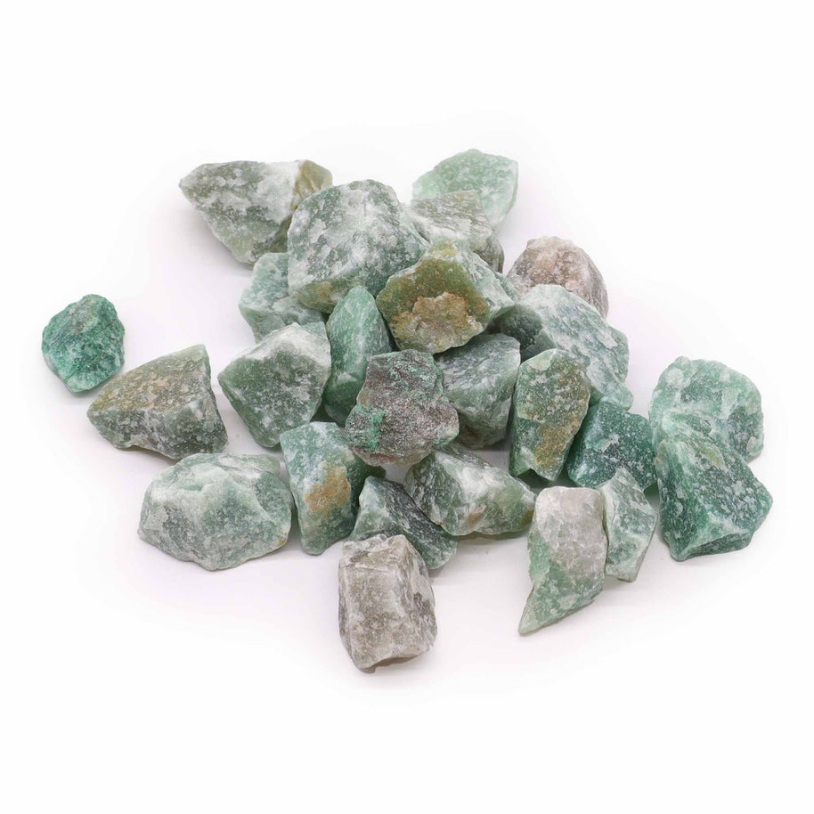 Rå jade i gröna och mintgröna bitar