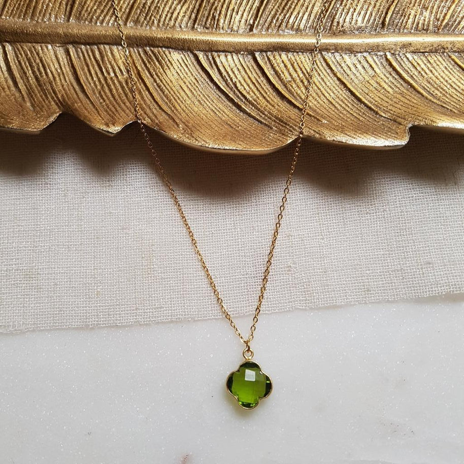 Halsband med peridot · Subhagya